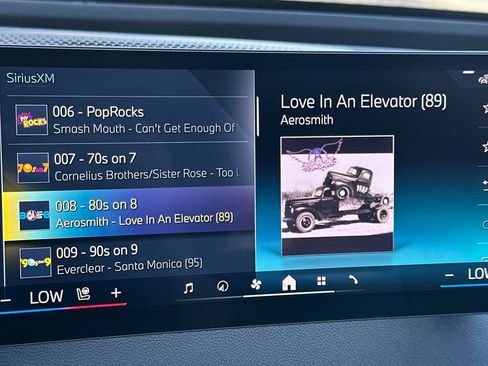 Used 2025 BMW iX xDrive50 image 25