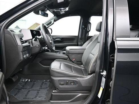 Used 2026 Chevrolet Suburban Premier AWD/4WD image 11