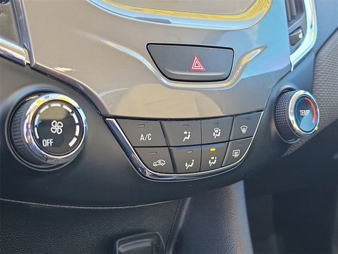 Used 2018 Chevrolet Cruze LT image 27