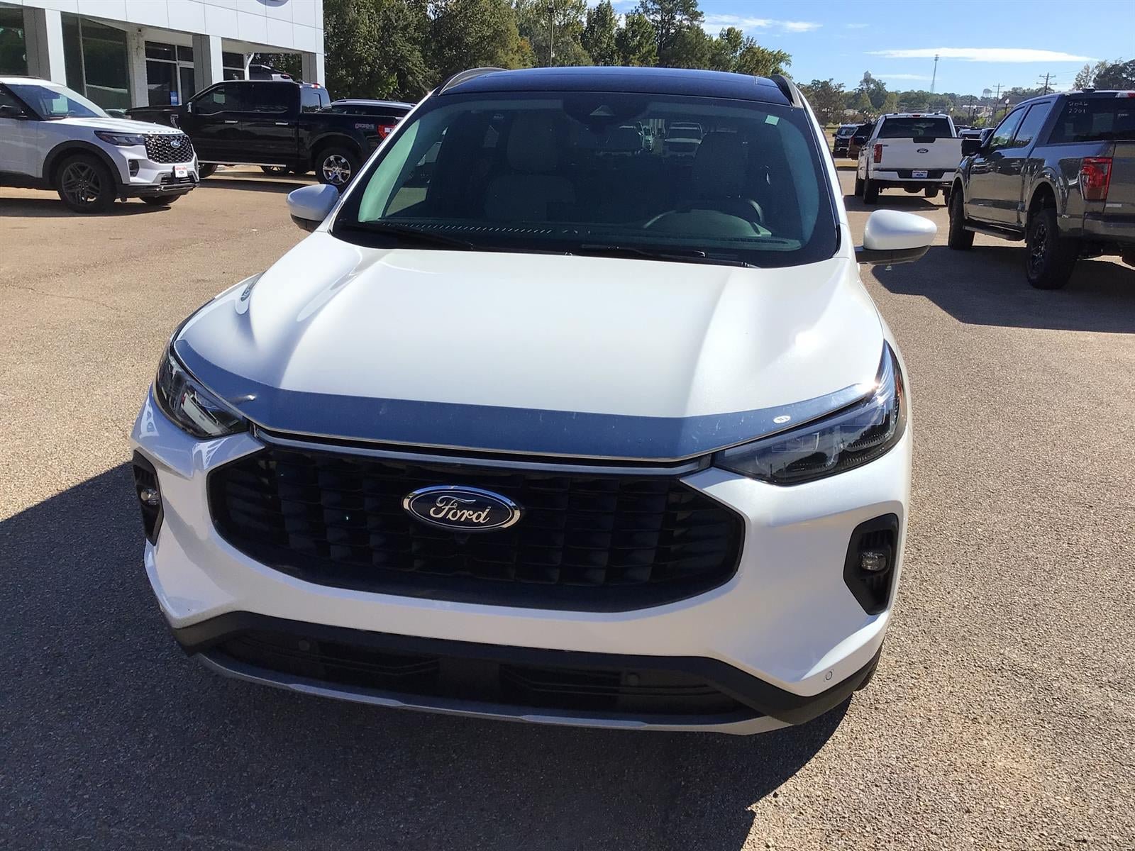 Certified 2024 Ford Escape Platinum w/ Class II Trailer Tow Package AWD/4WD image 6