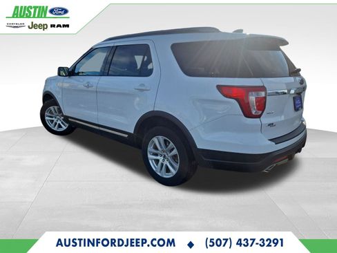 Certified 2018 Ford Explorer XLT image 3