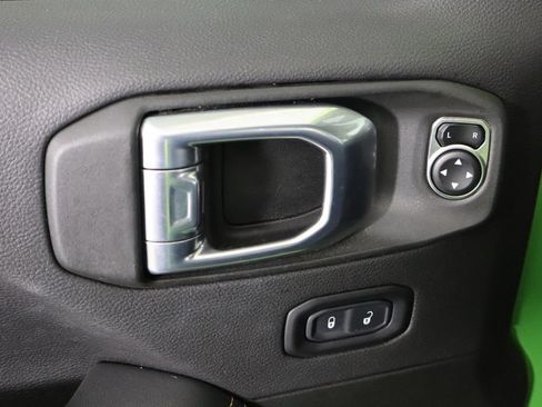Used 2026 Jeep Wrangler Unlimited Sahara AWD/4WD image 20