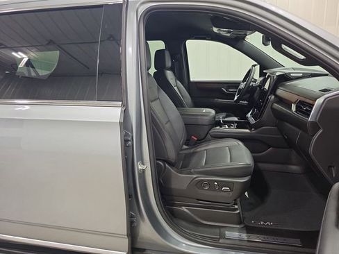 Used 2025 GMC Yukon XL Denali AWD/4WD image 30