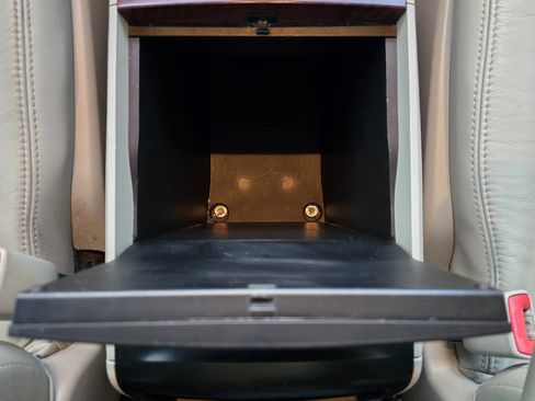 Used 2013 Toyota Sienna XLE image 38