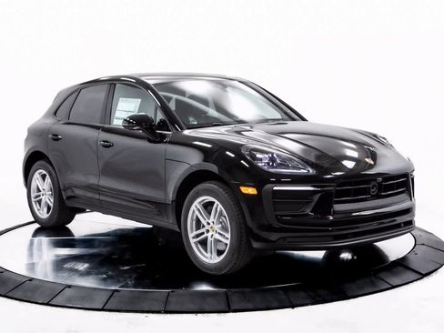 Certified 2025 Porsche Macan image 9