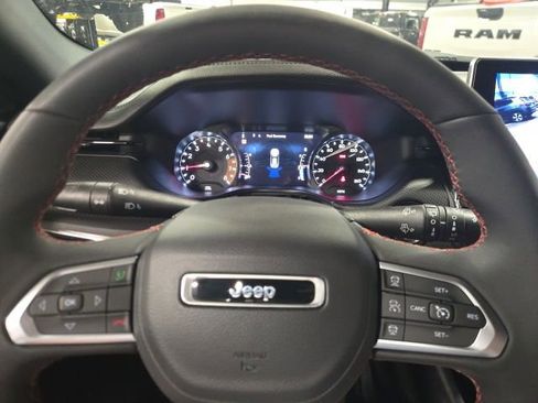 Used 2026 Jeep Compass Trailhawk AWD/4WD image 16