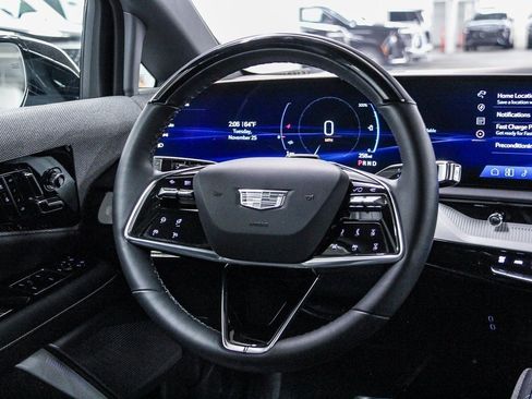 Used 2025 Cadillac Optiq Luxury 1 image 16