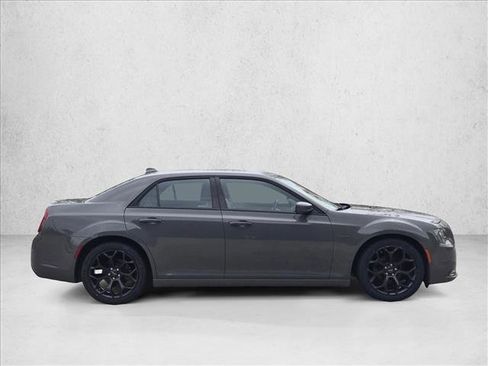 Used 2019 Chrysler 300 S image 4