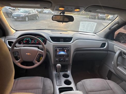 Used 2017 Chevrolet Traverse LS FWD image 12