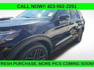 Used 2025 Ford Explorer ST video 1