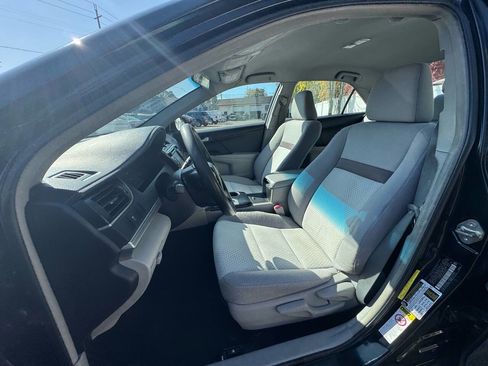 Used 2014 Toyota Camry LE image 16