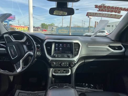 Used 2021 GMC Acadia SLT w/ Technology Package FWD image 11