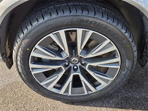 Used 2020 Volvo XC90 T8 Momentum image 9