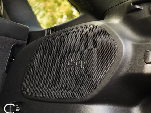 Used 2019 Jeep Cherokee Limited image 35