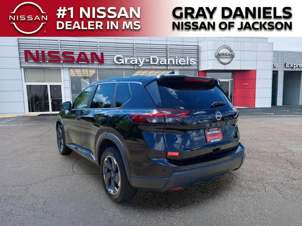 Used 2025 Nissan Rogue SV FWD image 5