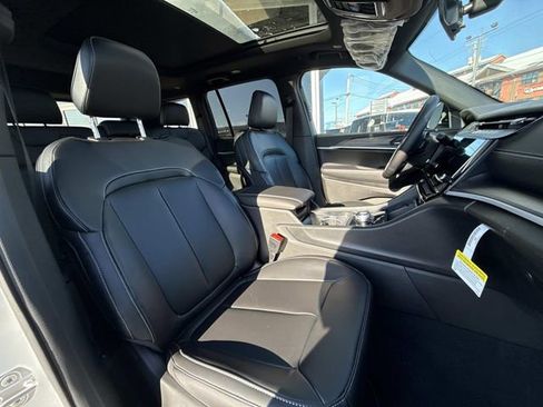 New 2026 Jeep Grand Cherokee Limited image 36