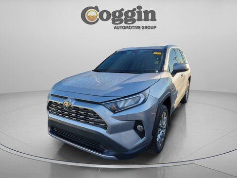 Used 2021 Toyota RAV4 Limited FWD image 2