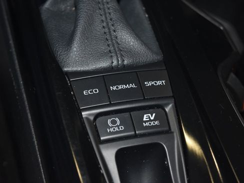 Used 2025 Toyota Camry SE image 16