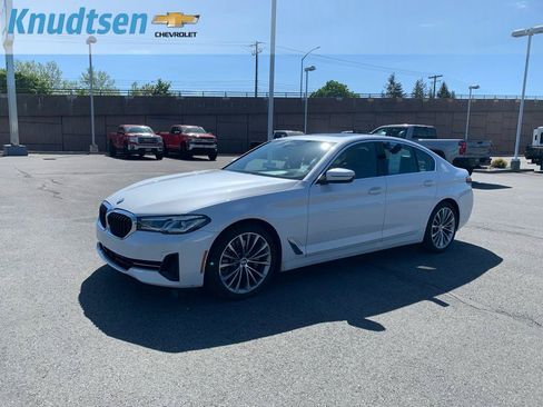 Used 2023 BMW 530i xDrive w/ Premium Package AWD/4WD image 3