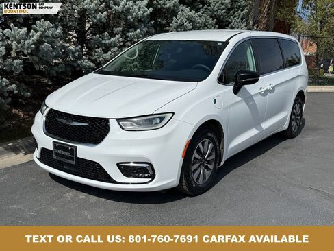Used 2024 Chrysler Pacifica Limited FWD image 3
