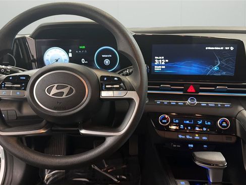 Certified 2024 Hyundai Elantra SEL FWD image 20
