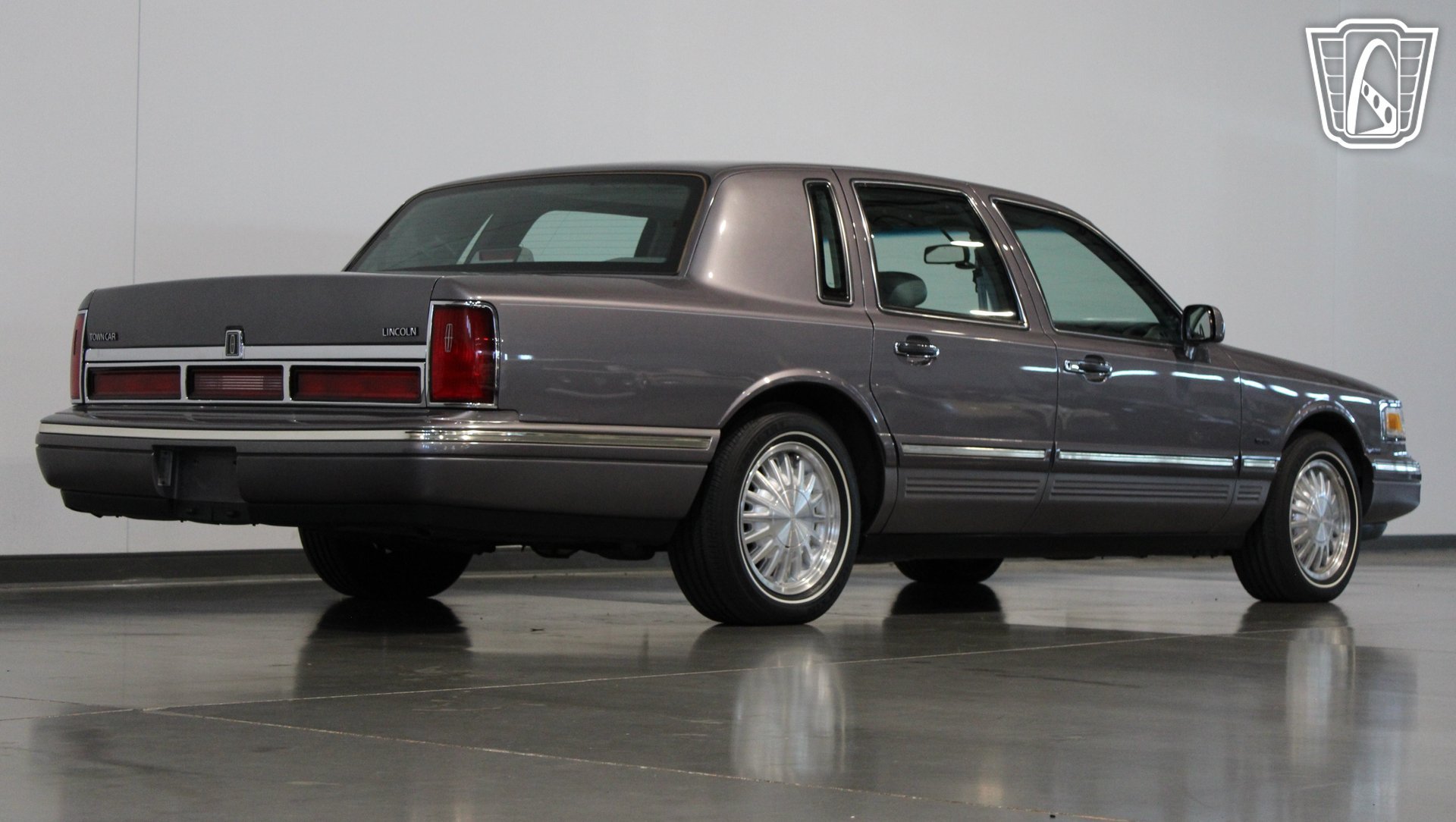 Used 1996 Lincoln Town Car Signature RWD image 33
