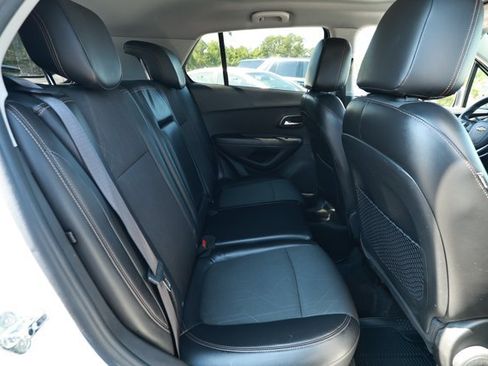 Used 2018 Chevrolet Trax LT w/ LT Convenience Package FWD image 27