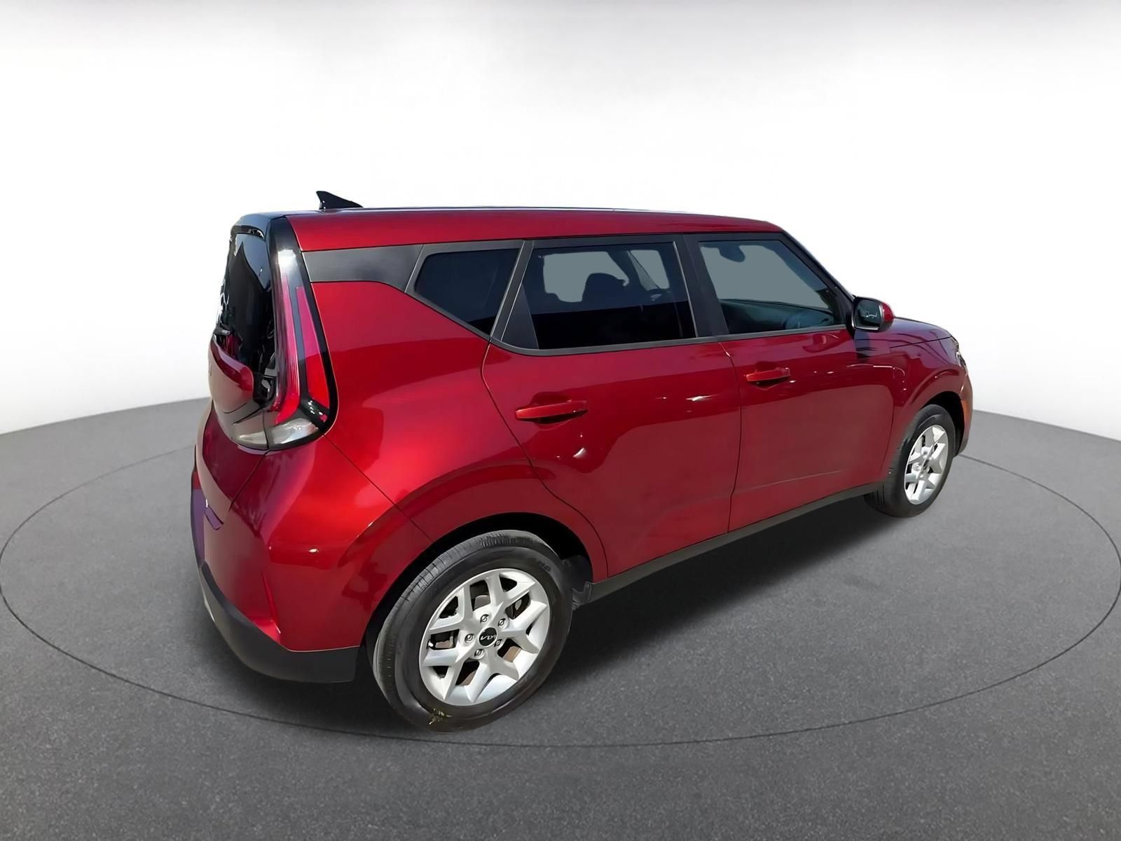 Used 2025 Kia Soul LX w/ LX Technology Package FWD image 14