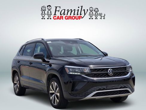 Used 2023 Volkswagen Taos SE FWD image 2