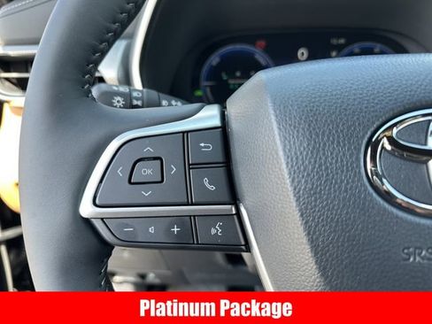 New 2026 Toyota Highlander Platinum image 10