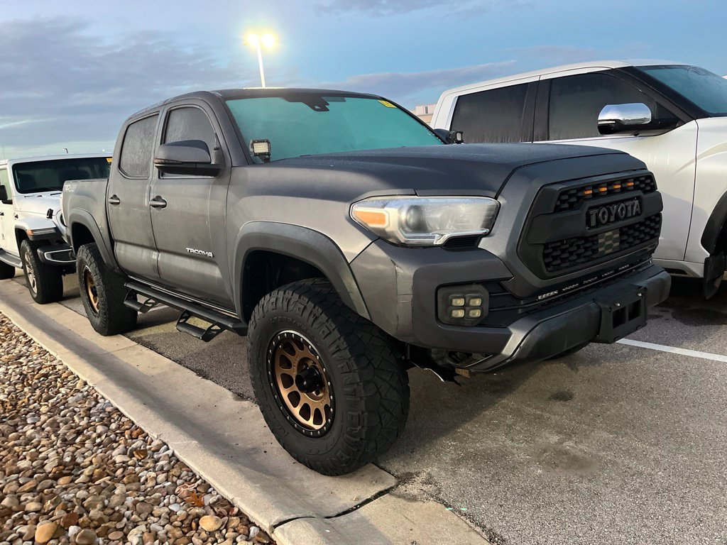 Used 2021 Toyota Tacoma TRD Off-Road w/ Technology Package AWD/4WD image 2