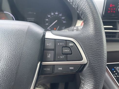 Used 2023 Toyota Sienna XLE image 23