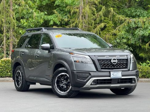 Used 2025 Nissan Pathfinder Rock Creek AWD/4WD image 30