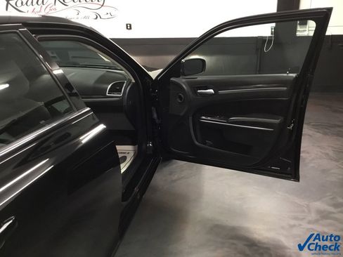 Used 2018 Chrysler 300 Touring w/ Sport Appearance Package image 38