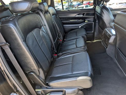 Used 2024 Jeep Wagoneer L Series II w/ Flexible Seating Group AWD/4WD image 5