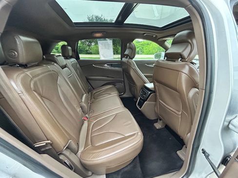 Used 2016 Lincoln MKX Reserve w/ Climate Package FWD image 13