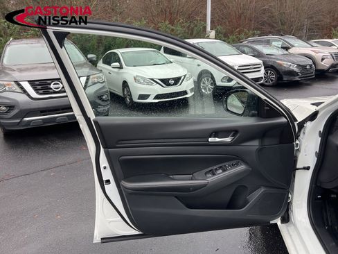 Used 2024 Nissan Altima 2.5 SV image 35