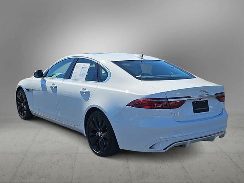 Used 2022 Jaguar XF SE RWD image 6