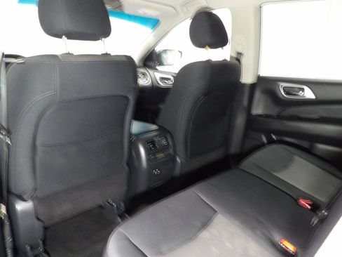 Used 2020 Nissan Pathfinder S image 12