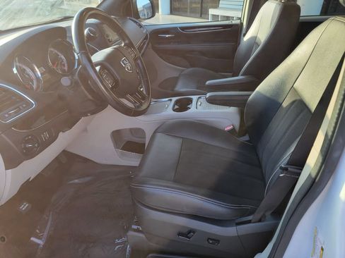 Used 2020 Dodge Grand Caravan SXT FWD image 11