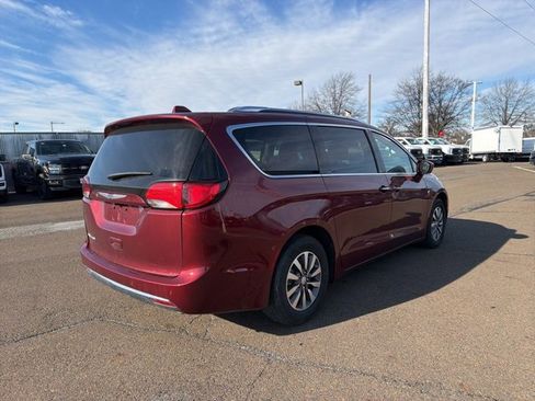 Used 2020 Chrysler Pacifica Touring-L Plus image 6