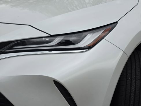 Used 2023 Toyota Venza LE image 30