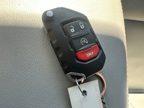 Used 2023 Jeep Gladiator Overland AWD/4WD image 33