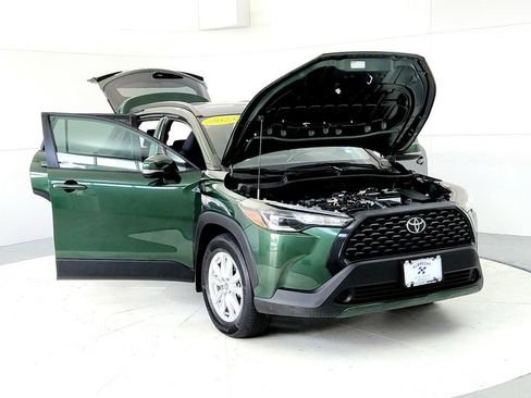 Used 2023 Toyota Corolla Cross LE w/ Moonroof Package AWD/4WD image 9