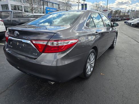 Used 2017 Toyota Camry XLE w/ Moonroof Package image 7