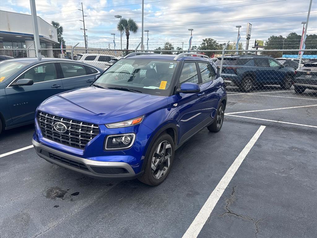 Used 2025 Hyundai Venue Limited FWD image 2