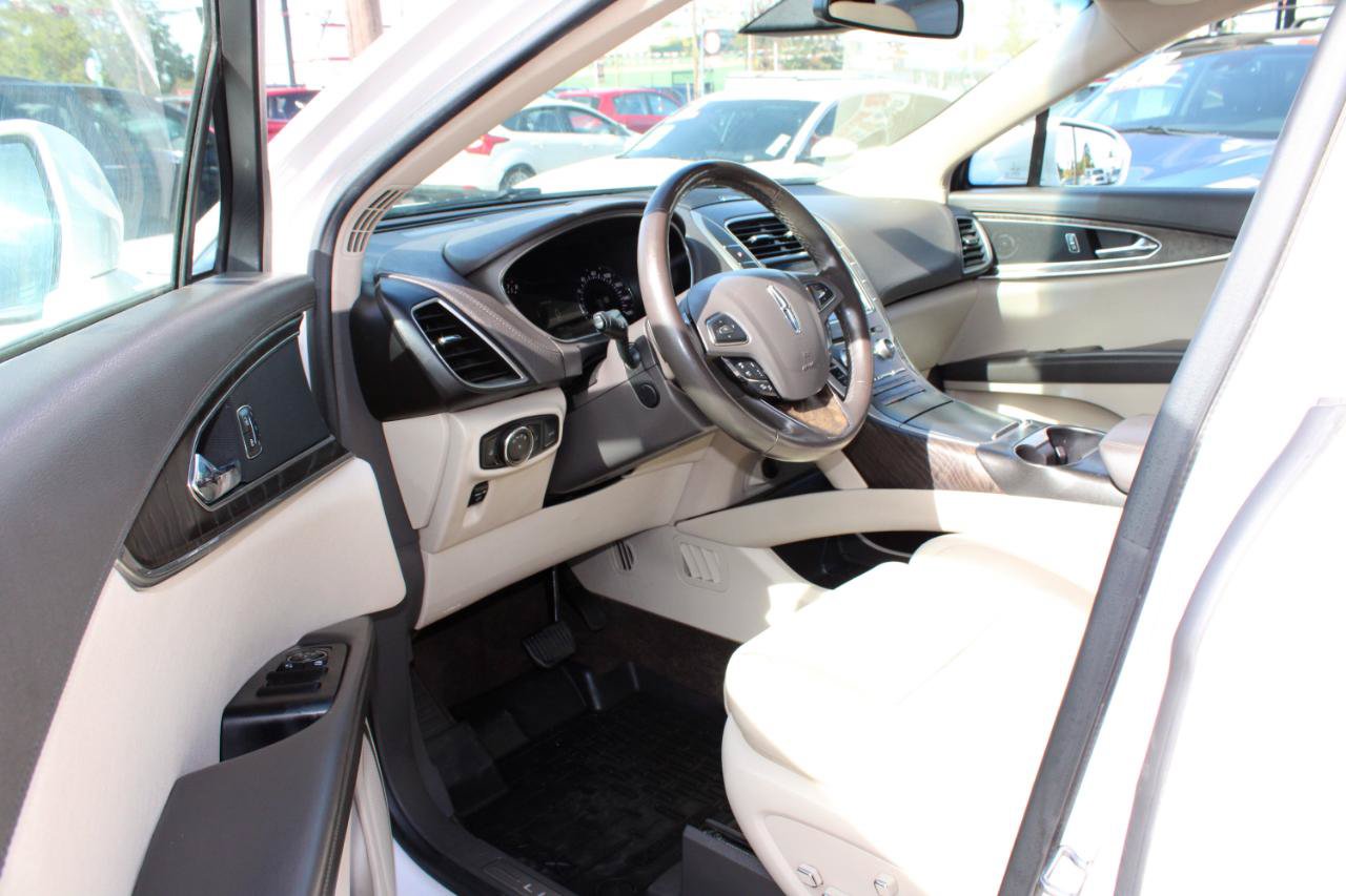 Used 2017 Lincoln MKX Reserve w/ Driver Assistance Package AWD/4WD image 16