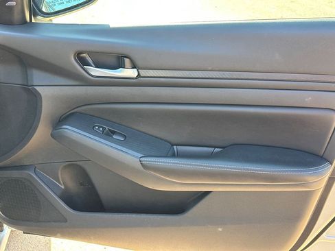 Used 2024 Nissan Altima 2.5 SV image 14