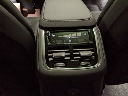 New 2025 Volvo XC90 T8 Core w/ Climate Package image 25