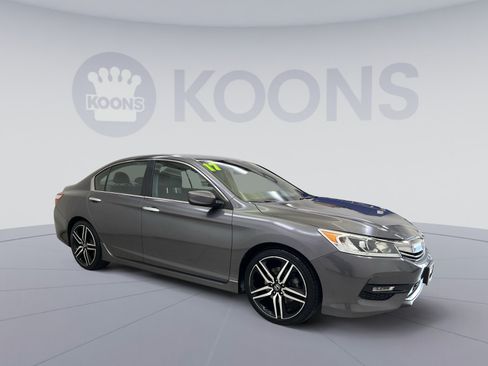 Used 2017 Honda Accord Sport image 10